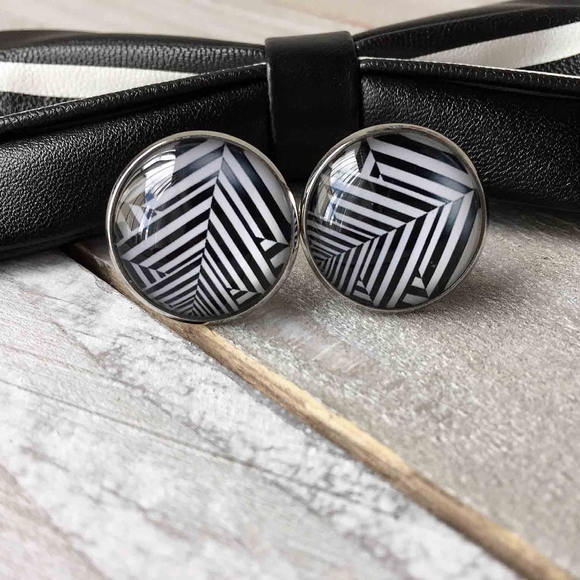 Men's PU Leather Bow Tie - Picture 3 of 6